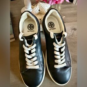 Tory Burch Howell Chevron Sneaker Black Leather w/ Cream Laces 💗